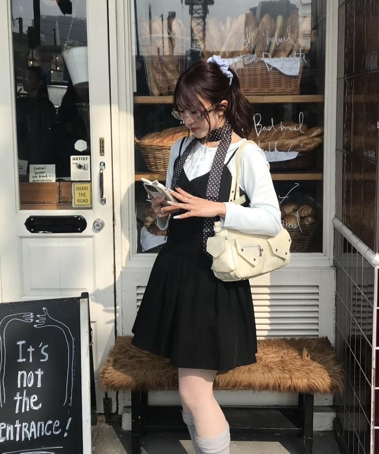 【今回の企画展限定キーリング贈呈】Y2Kマルチポケットショルダーバッグ BEIGE