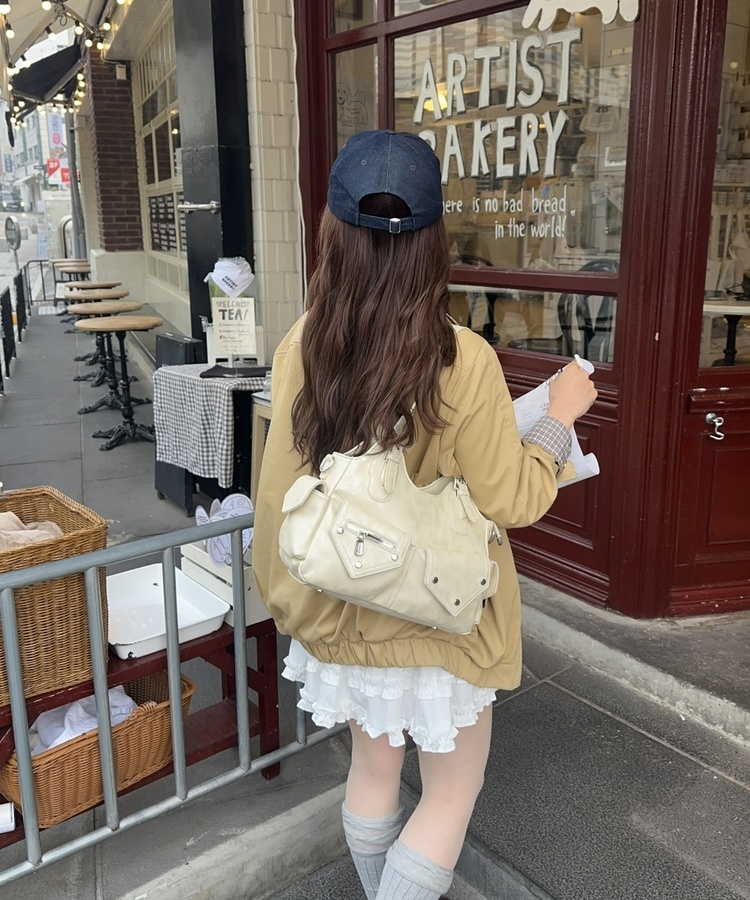 【今回の企画展限定キーリング贈呈】Y2Kマルチポケットショルダーバッグ BEIGE