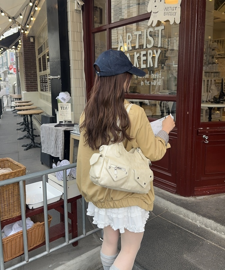 【今回の企画展限定キーリング贈呈】Y2Kマルチポケットショルダーバッグ BEIGE