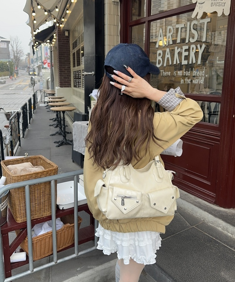 【今回の企画展限定キーリング贈呈】Y2Kマルチポケットショルダーバッグ BEIGE