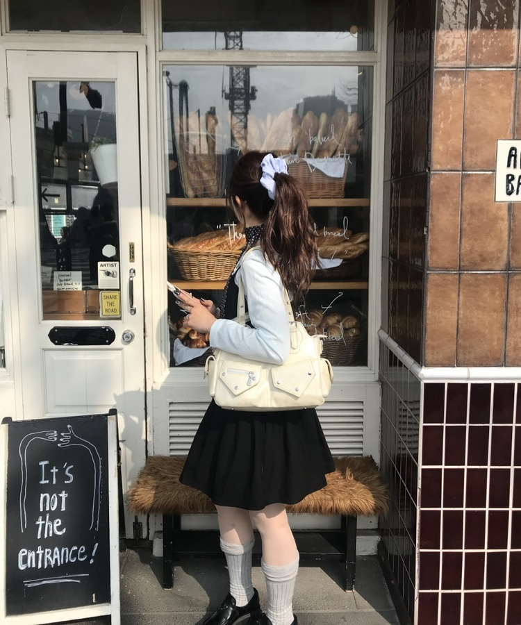 【今回の企画展限定キーリング贈呈】Y2Kマルチポケットショルダーバッグ BEIGE