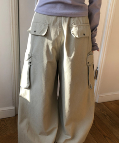 ツーピンタックカーゴワイドパンツ BEIGE
