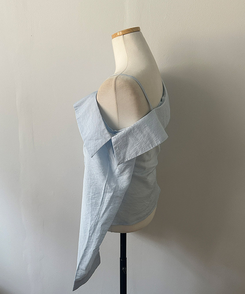 ワンオフシアリングスリットブラウス