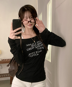 レタリングワンオフショルダー長袖Tシャツ BLACK