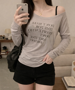 レタリングワンオフショルダー長袖Tシャツ BEIGE