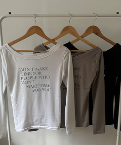 レタリングワンオフショルダー長袖Tシャツ