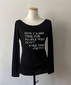 レタリングワンオフショルダー長袖Tシャツ