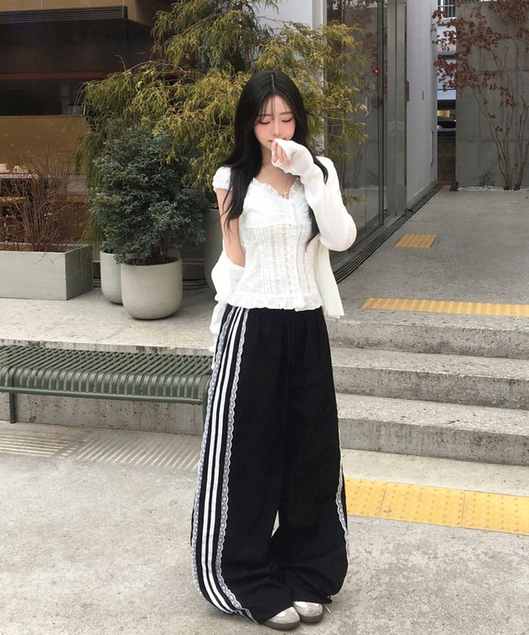 엘빈 레이스 프릴 블라우스 화이트