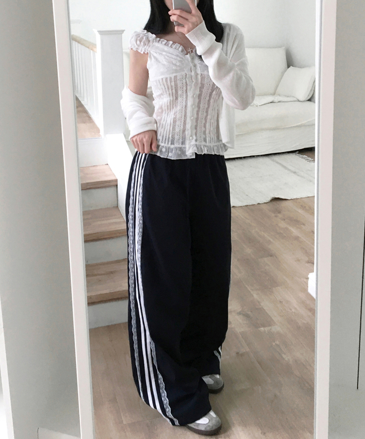 엘빈 레이스 프릴 블라우스 화이트