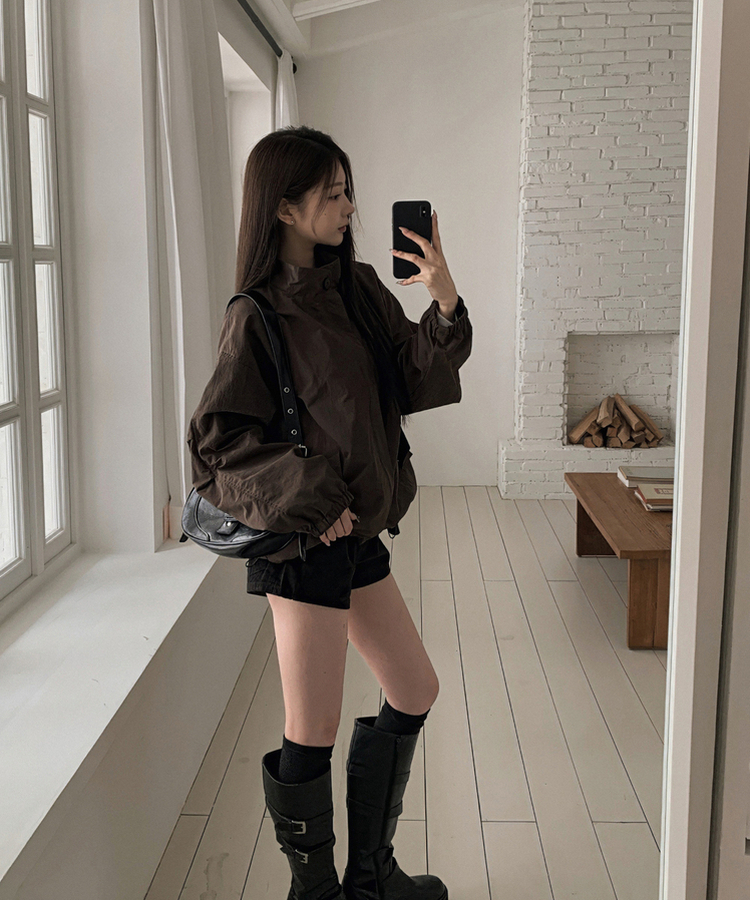 ハイネックウィンドブレーカージャケット BROWN