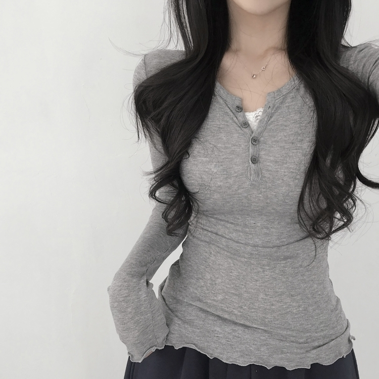 フリルボタンヘンリーネックスリムフィット長袖Tシャツ GREY