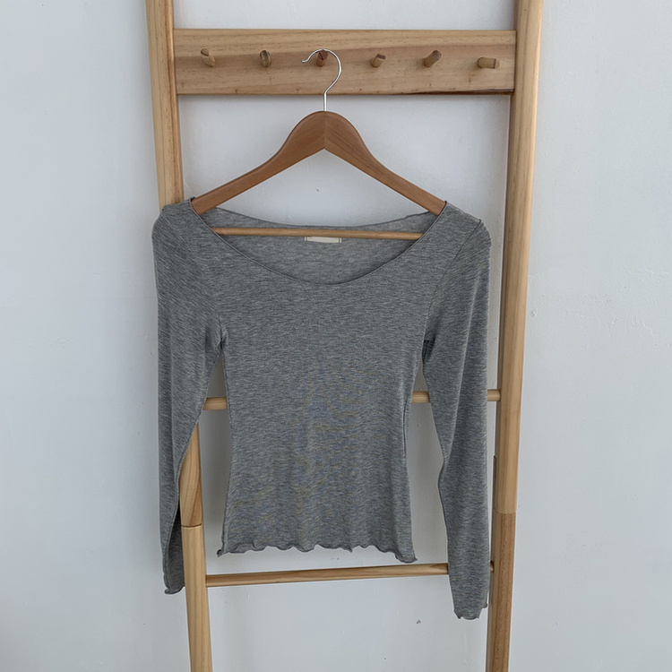 ベーシックUネック長袖Tシャツ