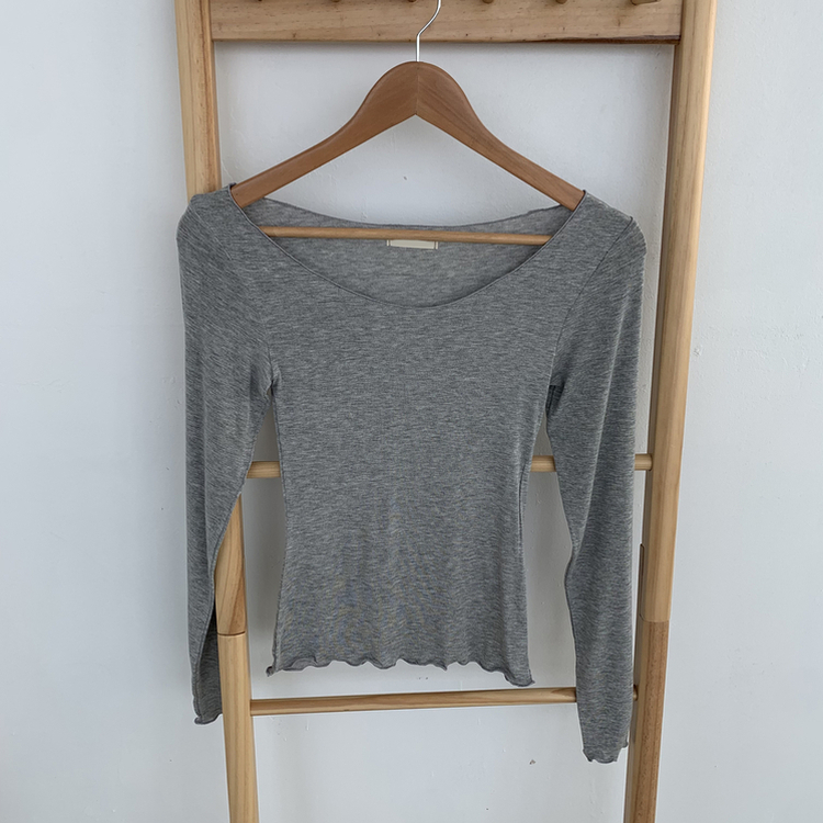 ベーシックUネック長袖Tシャツ