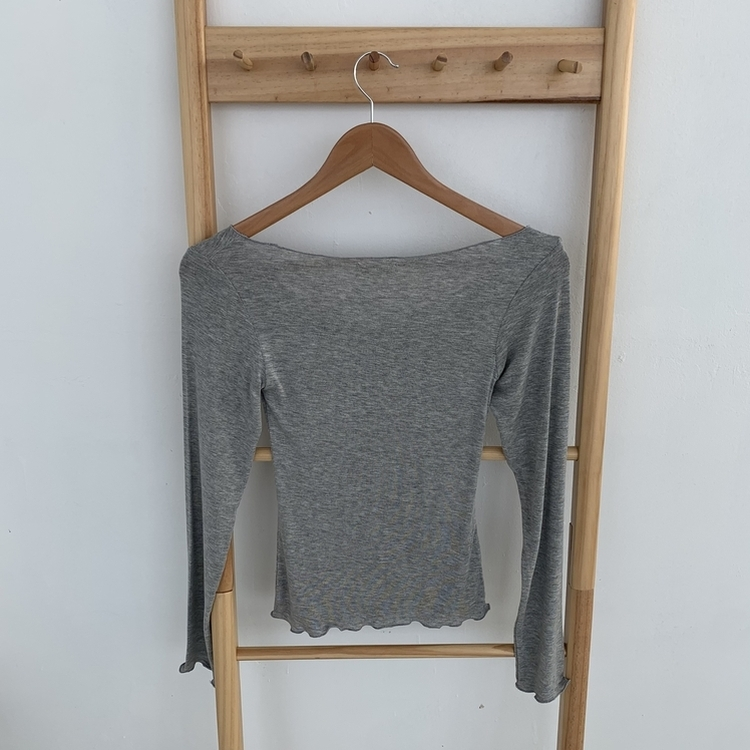 ベーシックUネック長袖Tシャツ