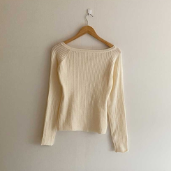 オフショルダーVネックリブニット