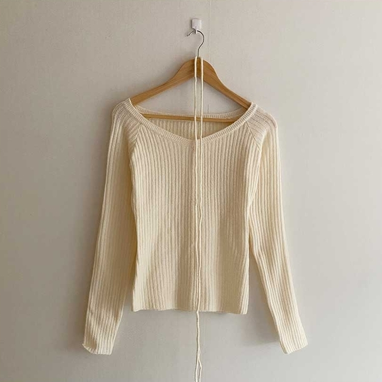 オフショルダーVネックリブニット