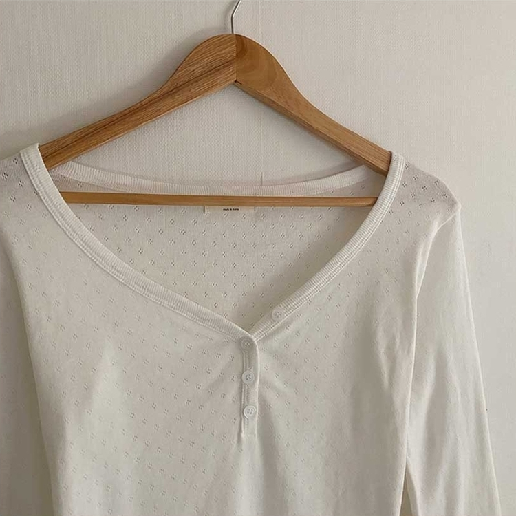 パンチングVネックボタン長袖Tシャツ