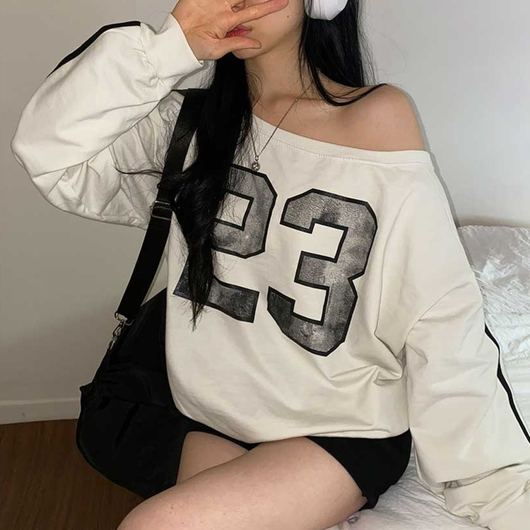 オフショルダーライントレーナー MILK