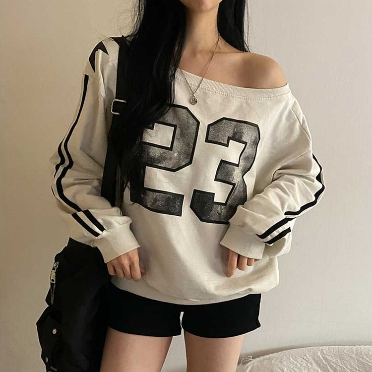 オフショルダーライントレーナー MILK