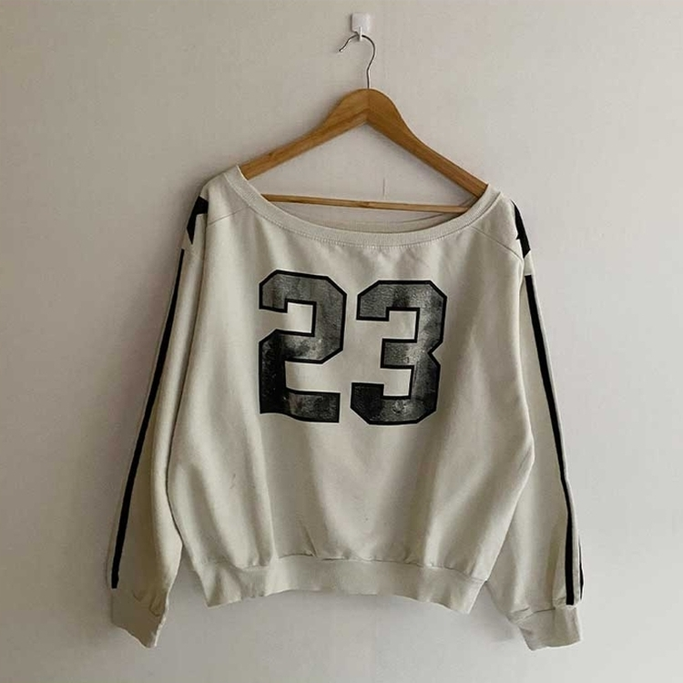 オフショルダーライントレーナー