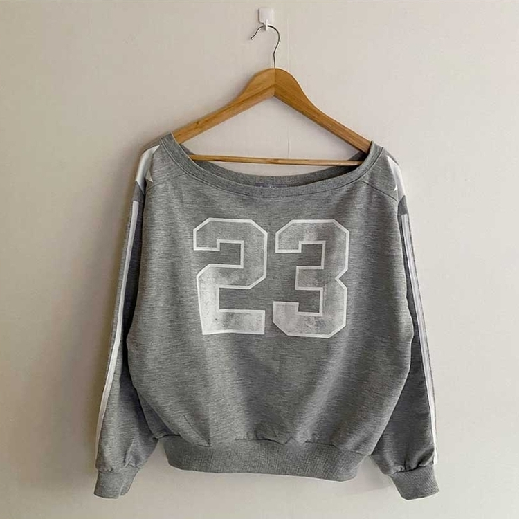 オフショルダーライントレーナー