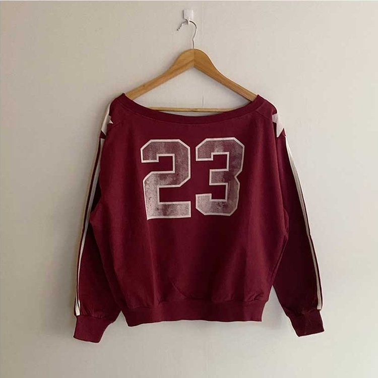 オフショルダーライントレーナー