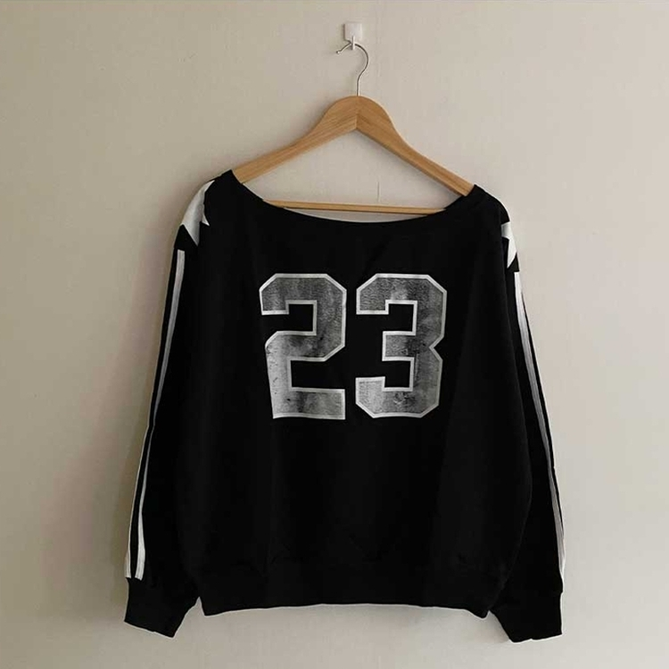 オフショルダーライントレーナー