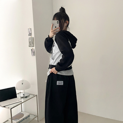 ラグランクロップドフードジップアップ BLACK