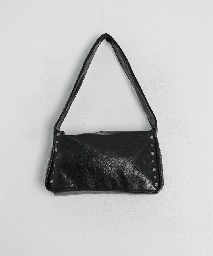 스터드 숄더백