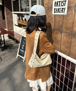 스터드 숄더백 아이보리