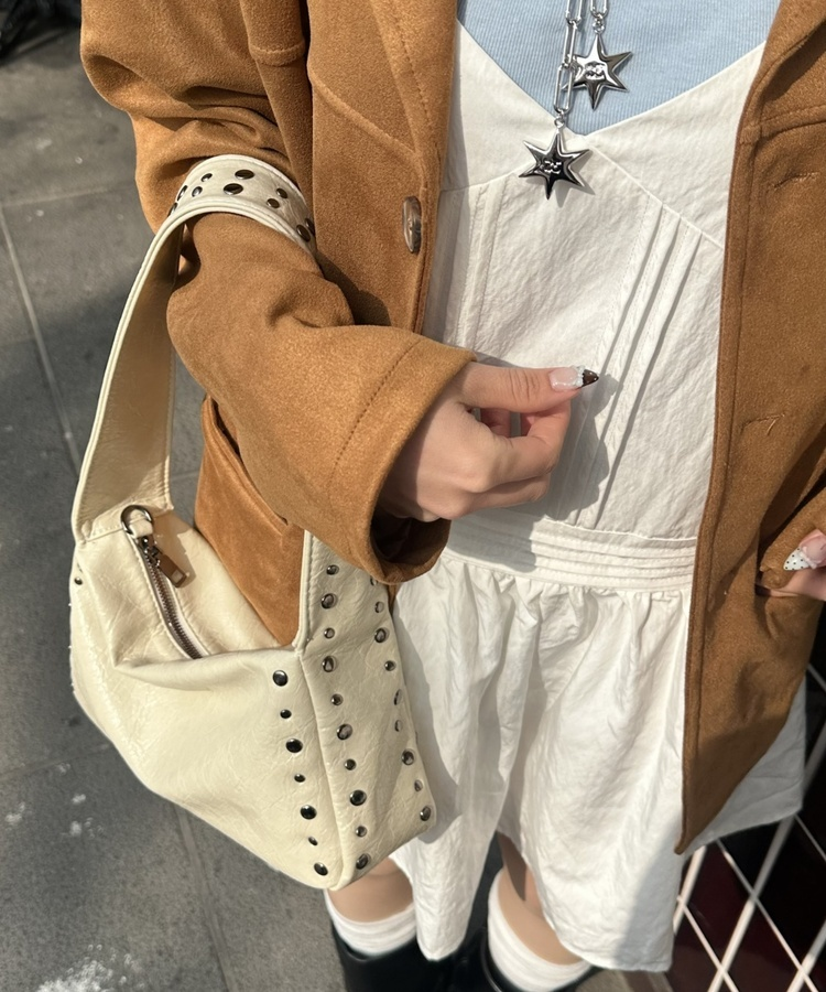 스터드 숄더백 아이보리
