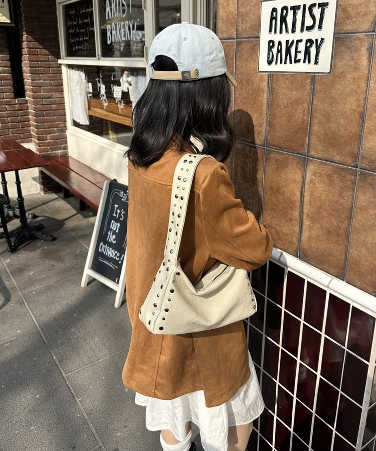 스터드 숄더백 아이보리