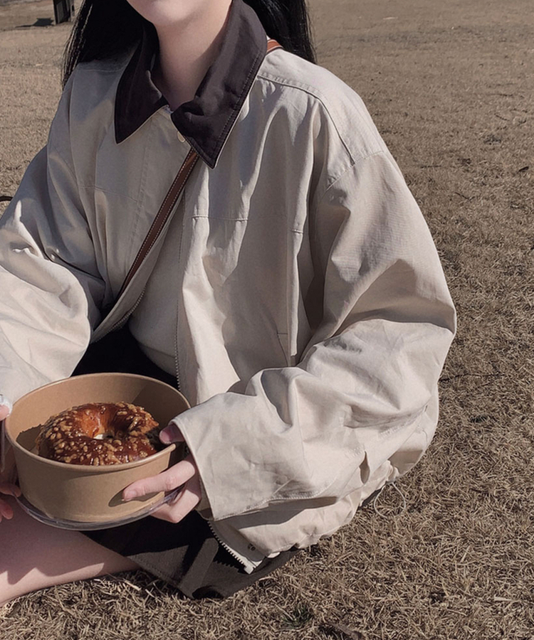 특별한 배색포인트아이즈 배색 카라 루즈핏 스트링 자켓 점퍼 크림