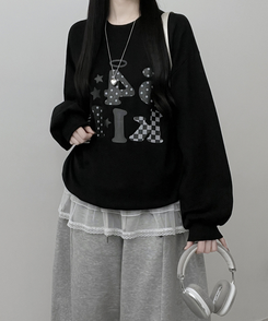 칼리도트레터링프린팅박스핏긴팔맨투맨 블랙