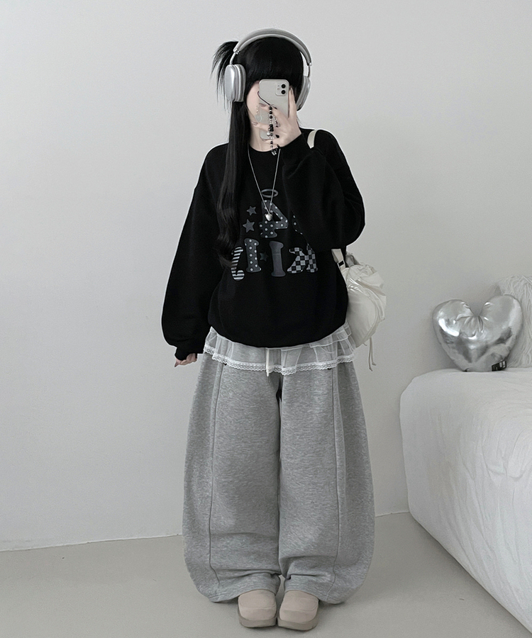 칼리도트레터링프린팅박스핏긴팔맨투맨 블랙