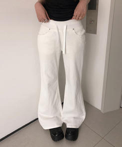 ローライズブーツカットデニム IVORY