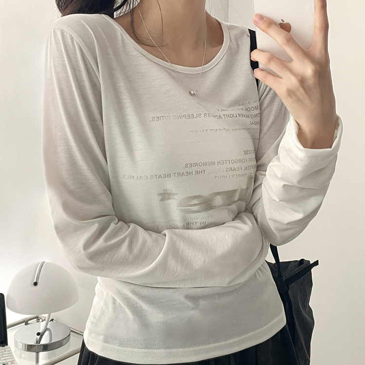 レタリングスリムラウンド長袖Tシャツ IVORY