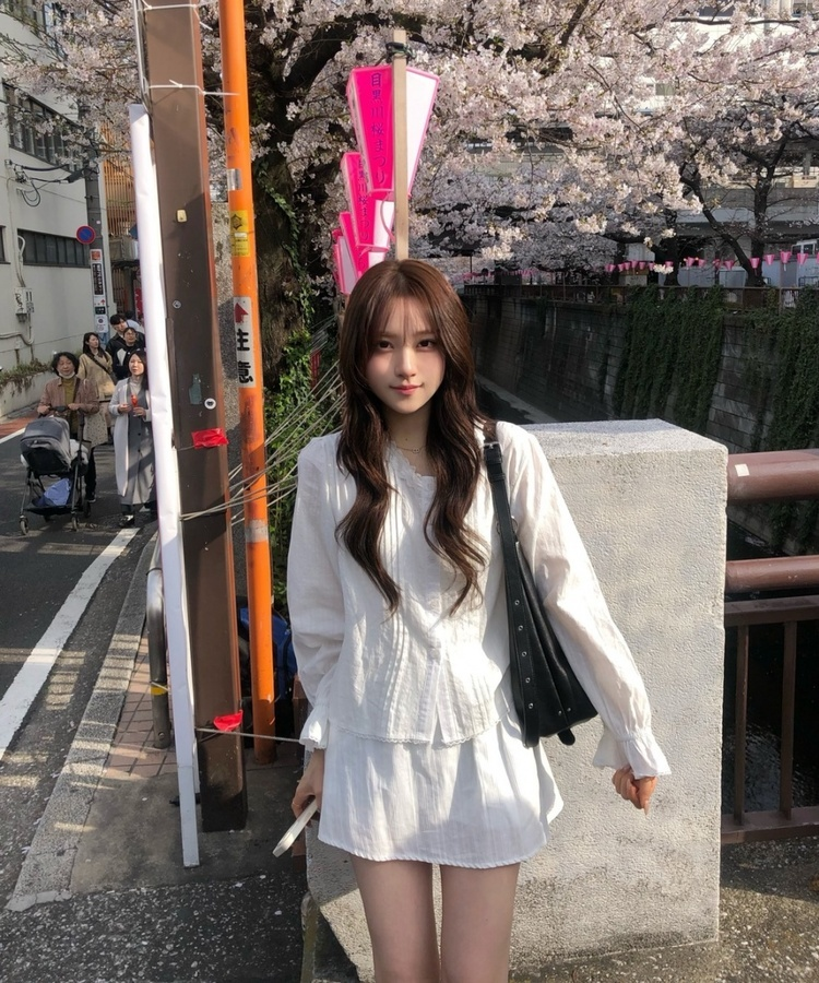 브이넥 티어드 블라우스 아이보리