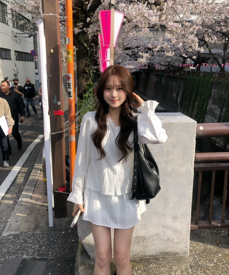 브이넥 티어드 블라우스 아이보리