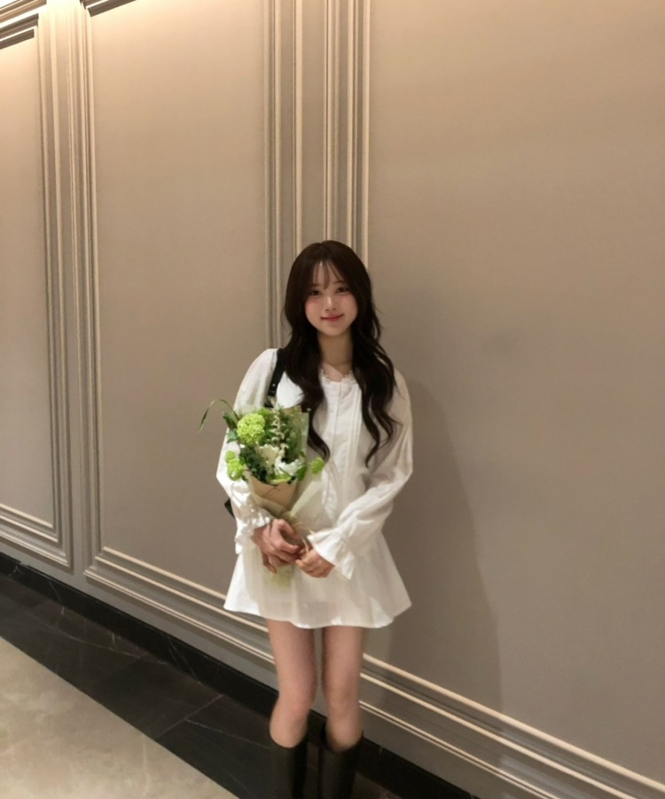 브이넥 티어드 블라우스 아이보리