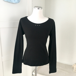 スタッズポイント長袖Tシャツ