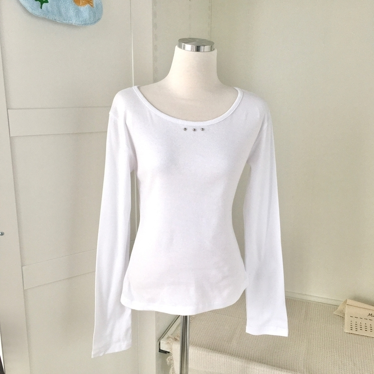 スタッズポイント長袖Tシャツ