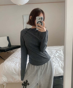 斜めボタンハイネックフードＴ CHARCOAL