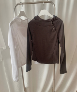 斜めボタンハイネックフードＴ