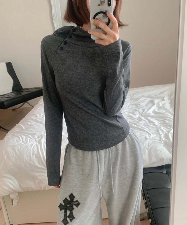 斜めボタンハイネックフードＴ CHARCOAL