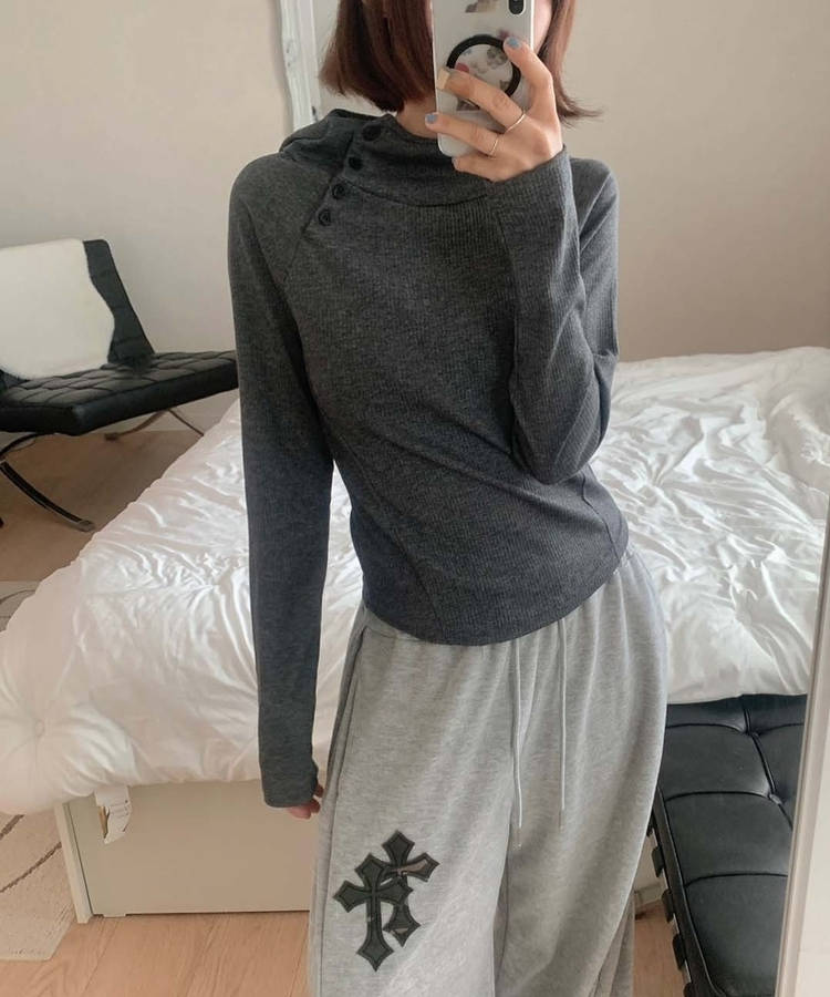 斜めボタンハイネックフードＴ CHARCOAL