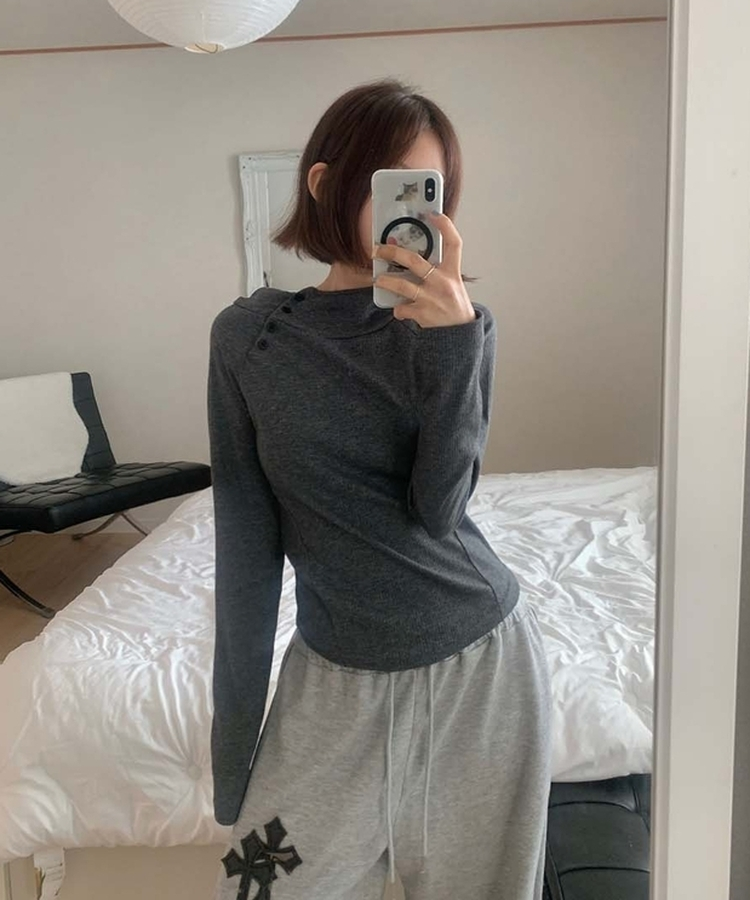 斜めボタンハイネックフードＴ CHARCOAL