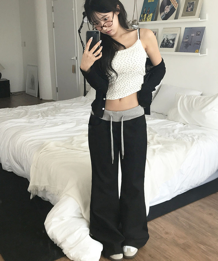 피온 와이드 배색 밴딩 스트링 백포켓 부츠컷 팬츠 블랙