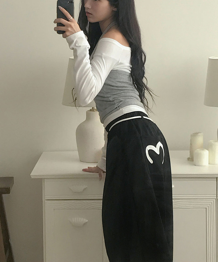 유렌 스트랩 하트 나염 백포켓 와이드 트레이닝 팬츠 블랙