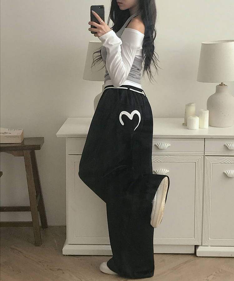 유렌 스트랩 하트 나염 백포켓 와이드 트레이닝 팬츠 블랙